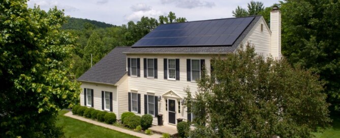 Residential home with rooftop solar panels installed by Synergy 768, a leading solar energy provider in Brentwood.